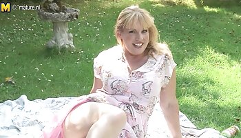 Chennin Blanc đã không mong đợi đài BBC của anh ấy dày đến mức này khi cô ấy yêu cầu cô giáo sex chơi hậu môn