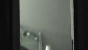 Đừng nói với vợ tôi rằng tôi đã húc vào người bạn thân nhất của cô ấy: Silvia Saige & sex gái còn trinh Charles Dera