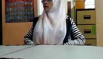 Chàng sex trâm anh hậu môn nắm tay trong khi sự nịnh hót tranny